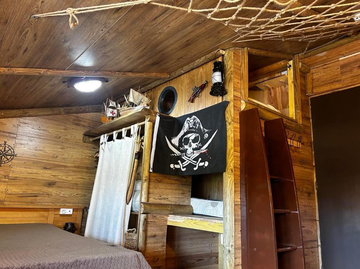 Les Chambres De Paulette Chambres A Theme Jack Sparrow 생트마리라메르 외부 사진
