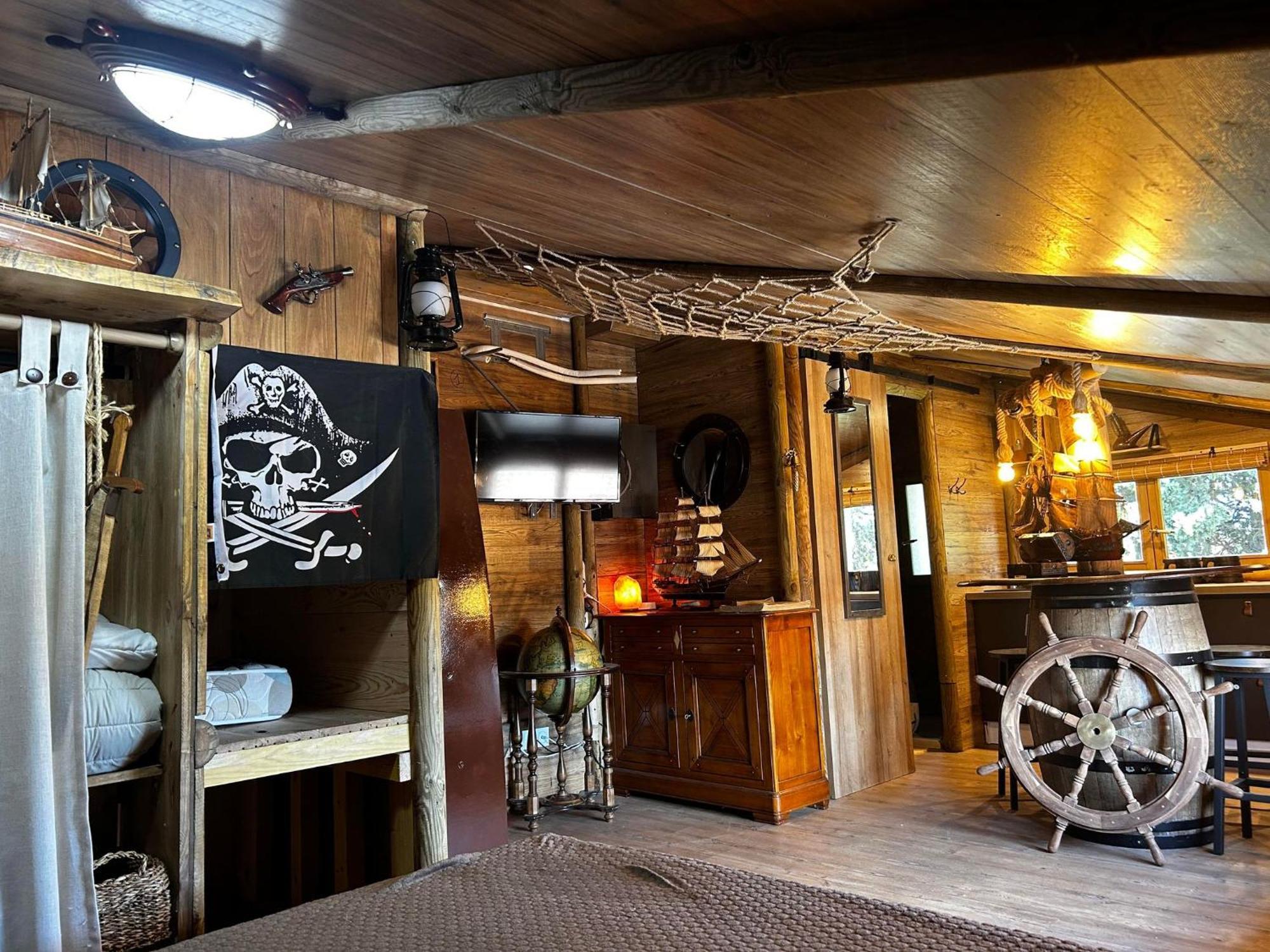 Les Chambres De Paulette Chambres A Theme Jack Sparrow 생트마리라메르 외부 사진